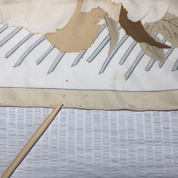 ✨Hermès “Le Piviones” silk scarf✨ - Picture 5 of 16